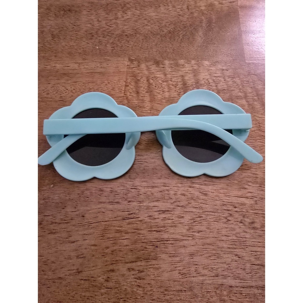 Light Blue Flower Shaped Sunglasses Retro Novelty Daisy Matte Pastel Frames - Picture 2 of 2